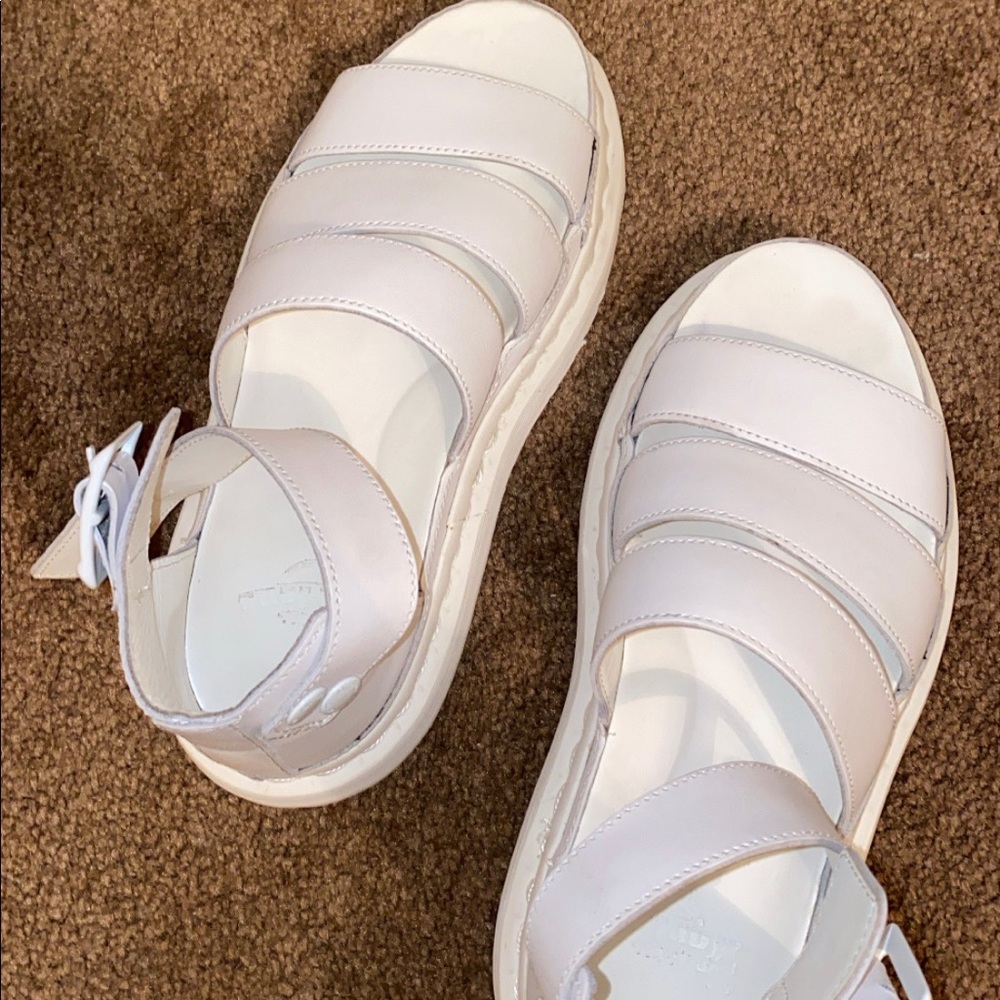 Women’s shoes
